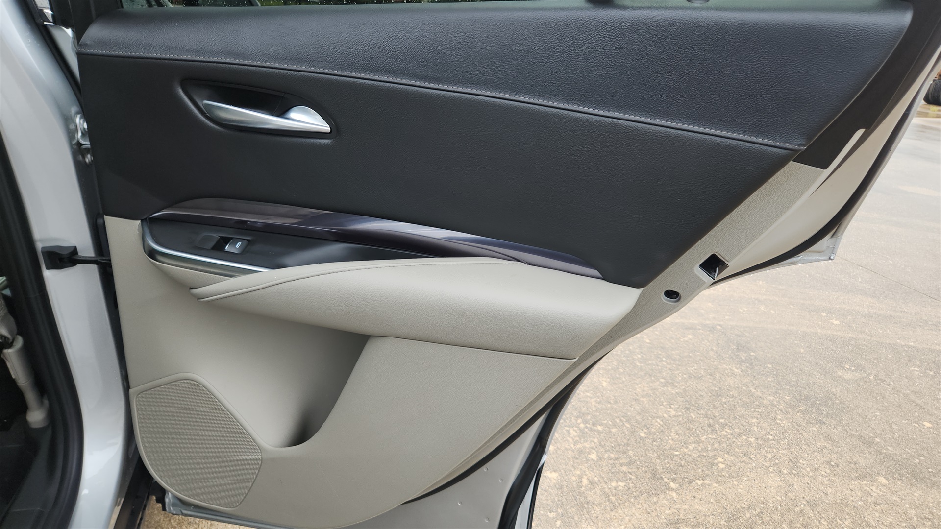 Vehicle image 23 of 35
