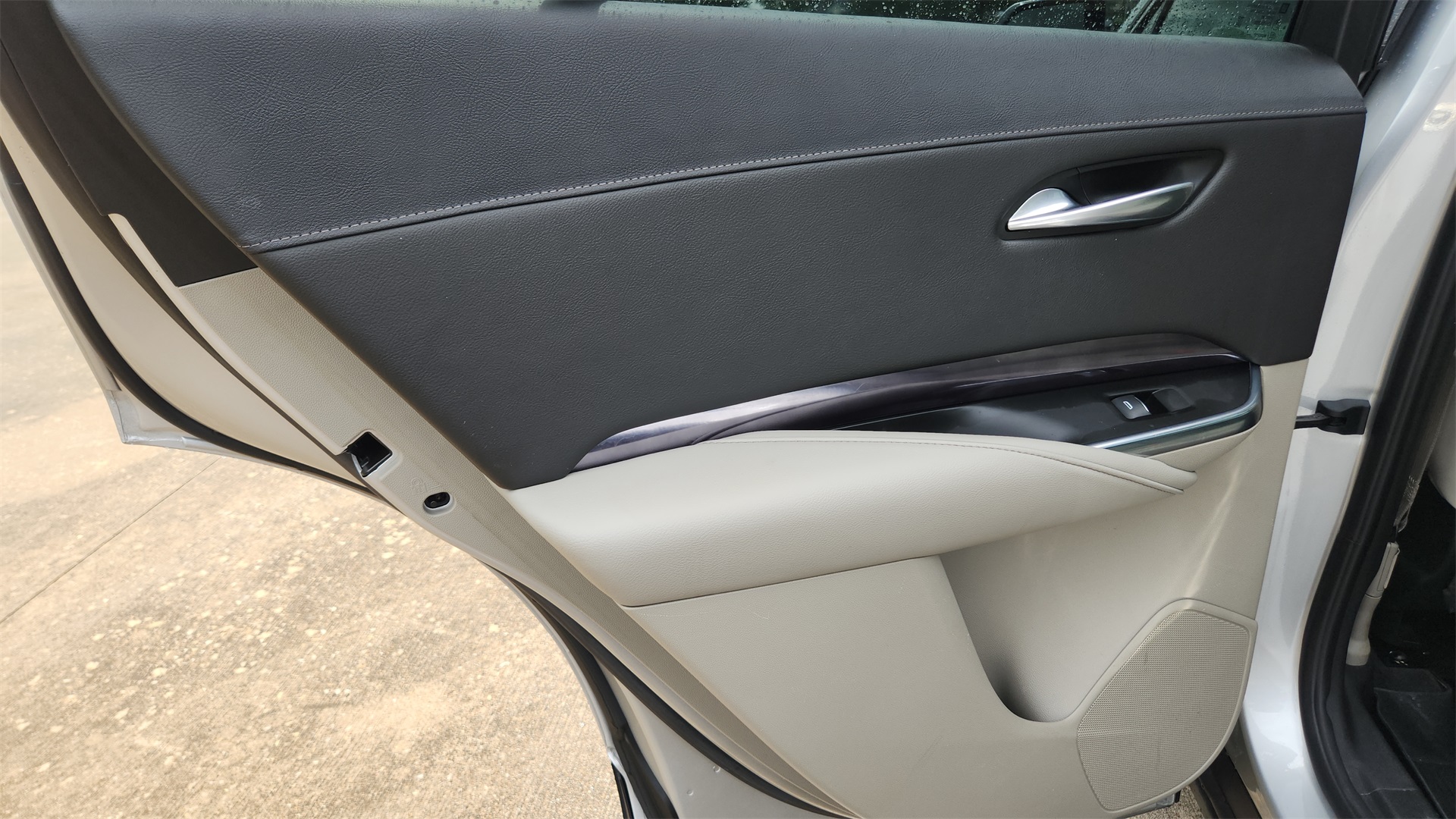 Vehicle image 24 of 35