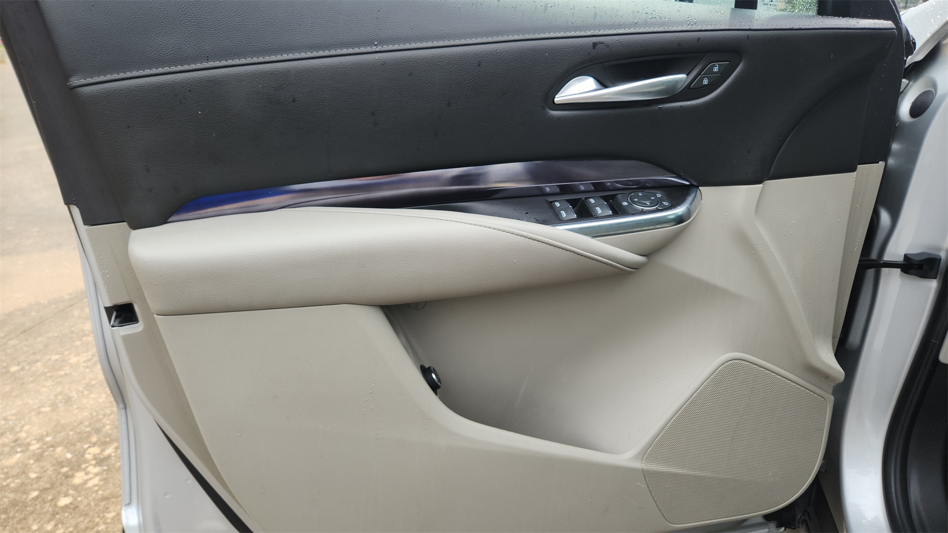 Vehicle image 22 of 35