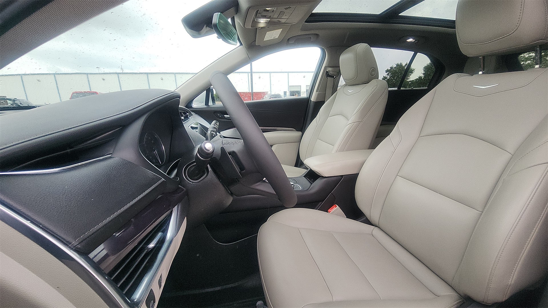 Vehicle image 14 of 35