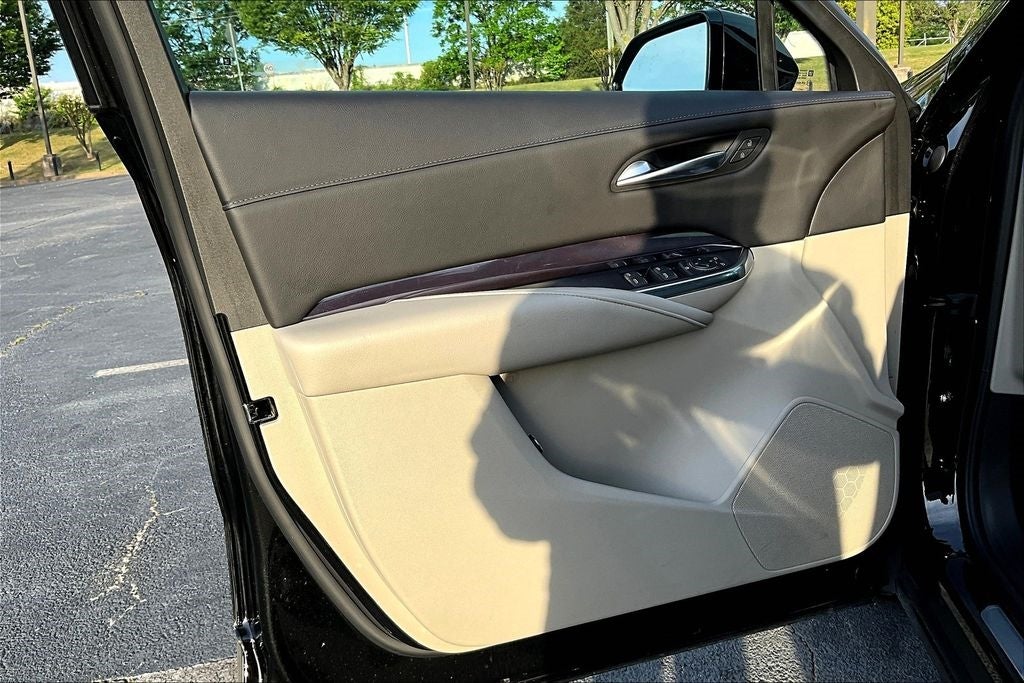 Vehicle image 29 of 47