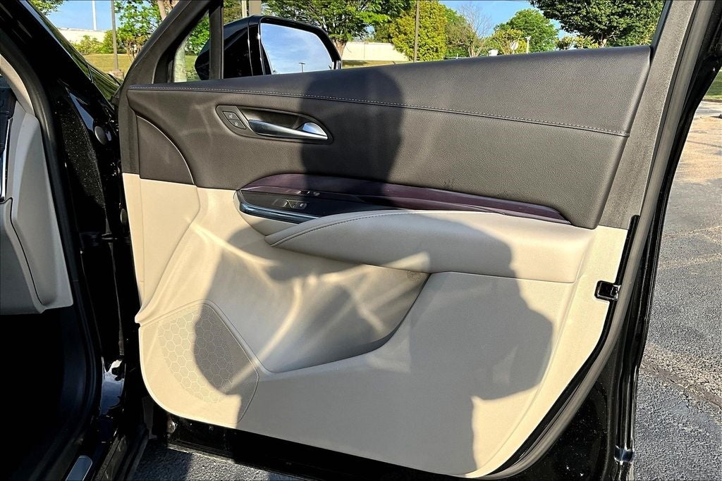 Vehicle image 31 of 47