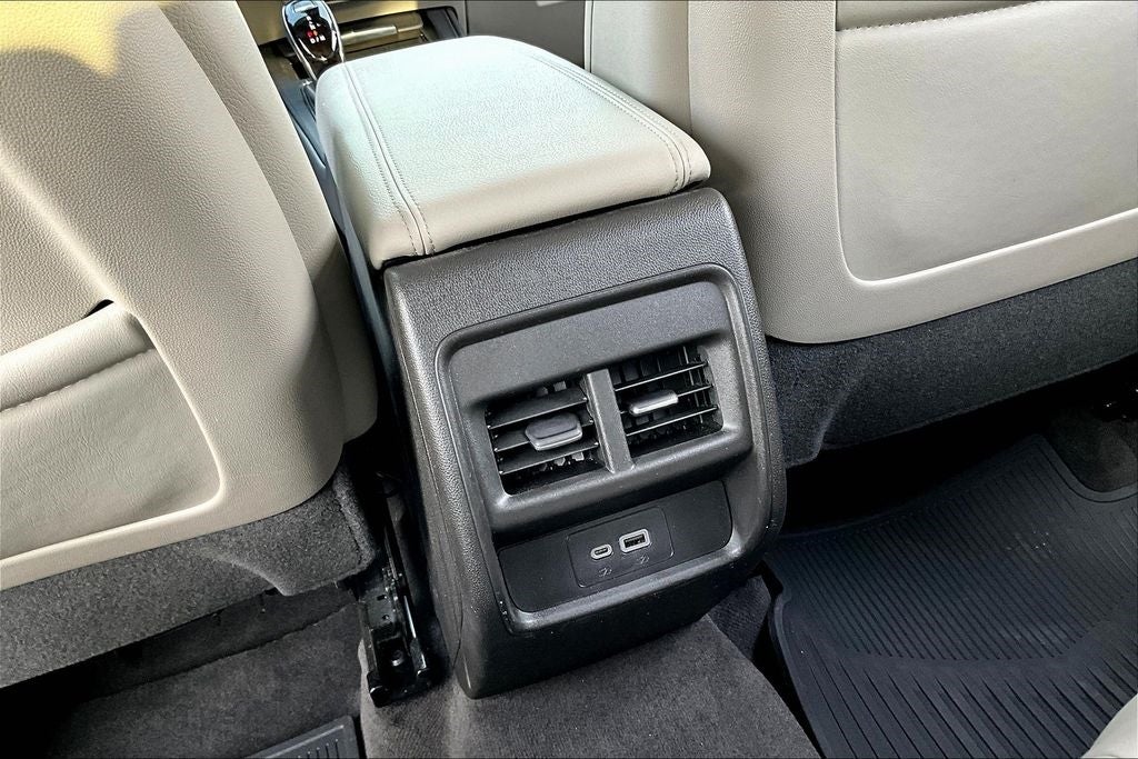 Vehicle image 44 of 47