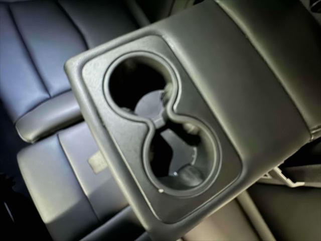 Vehicle image 17 of 29