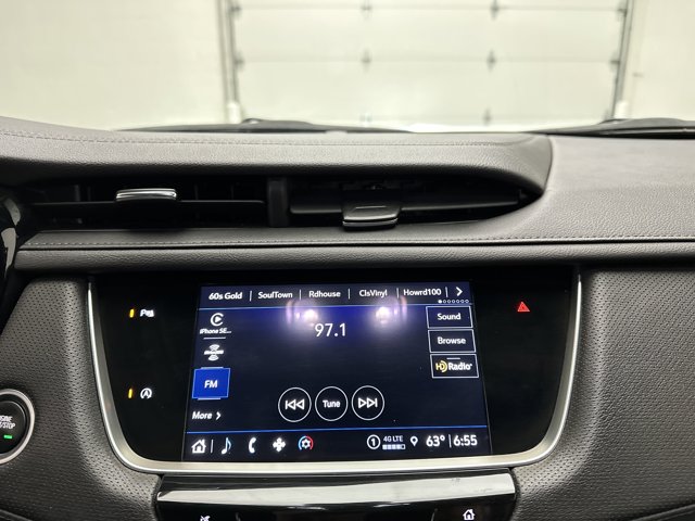 Vehicle image 33 of 42