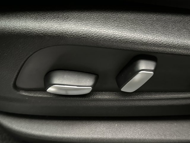 Vehicle image 21 of 42