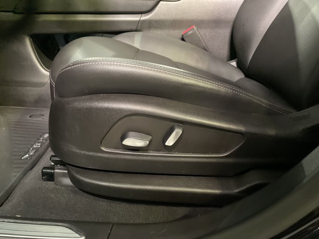 Vehicle image 32 of 37