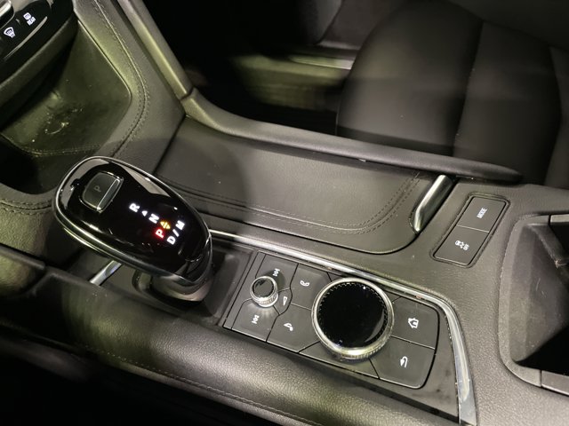 Vehicle image 26 of 37