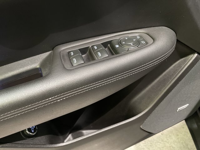 Vehicle image 28 of 37