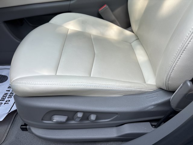 Vehicle image 27 of 34