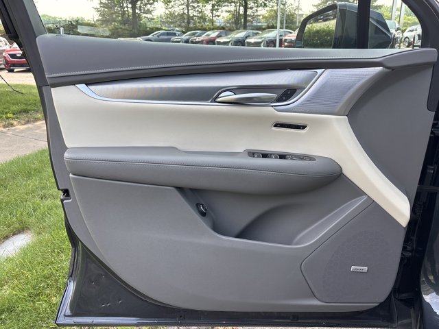 Vehicle image 21 of 34