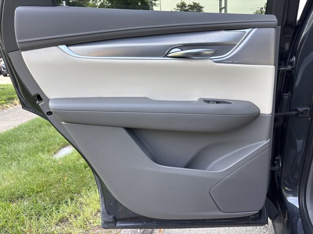 Vehicle image 28 of 34