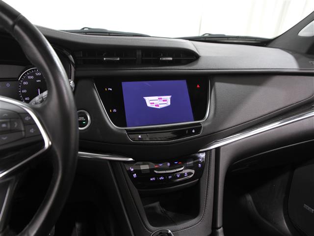 Vehicle image 10 of 24