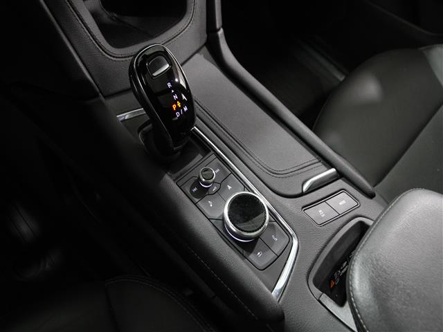 Vehicle image 17 of 24