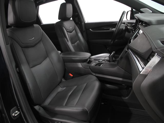Vehicle image 19 of 24