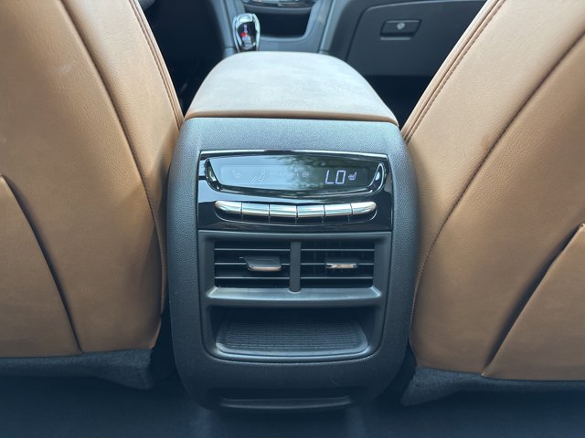Vehicle image 32 of 36