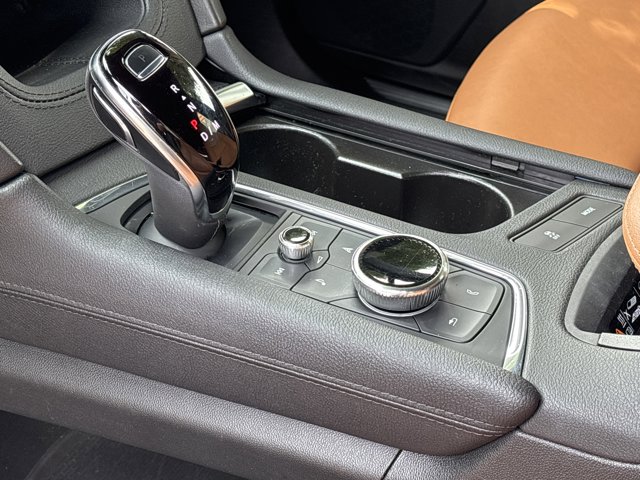 Vehicle image 23 of 36