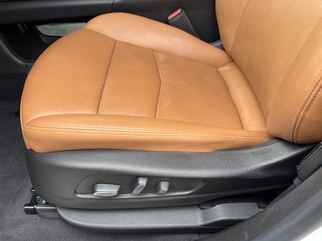 Vehicle image 27 of 36