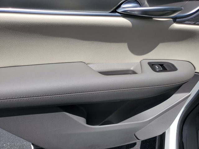 Vehicle image 21 of 28