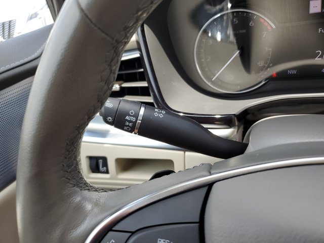 Vehicle image 25 of 28