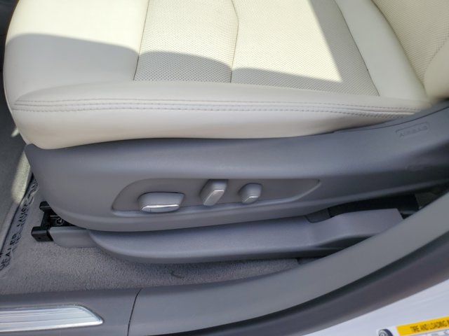 Vehicle image 23 of 28