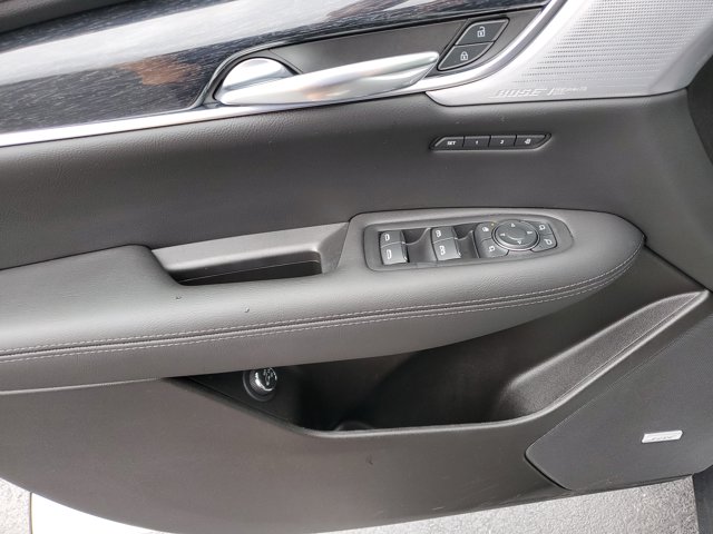 Vehicle image 17 of 30