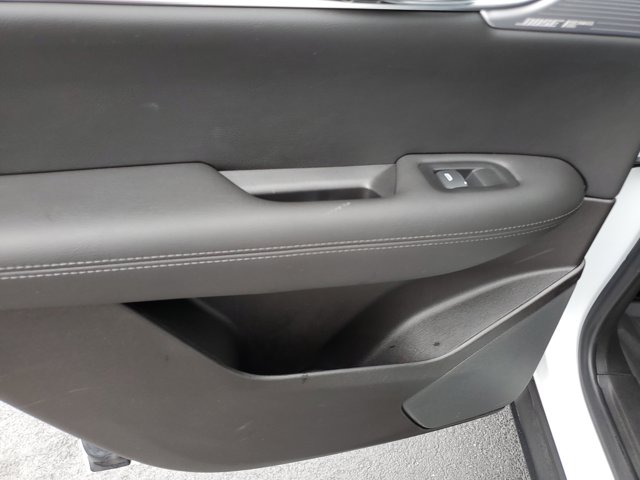 Vehicle image 13 of 30