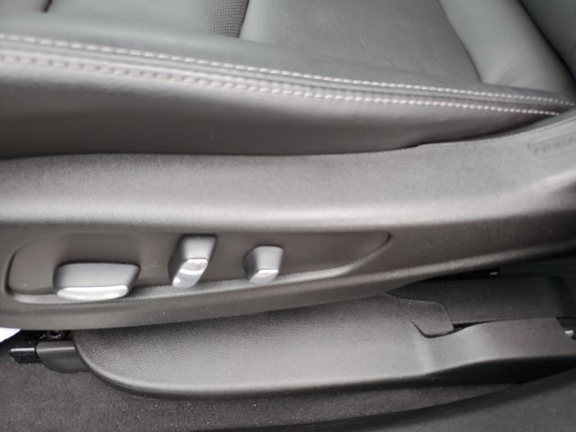 Vehicle image 15 of 30