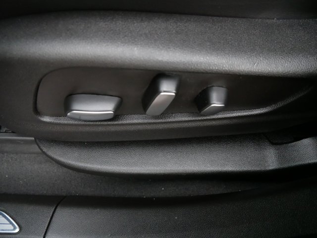 Vehicle image 32 of 36