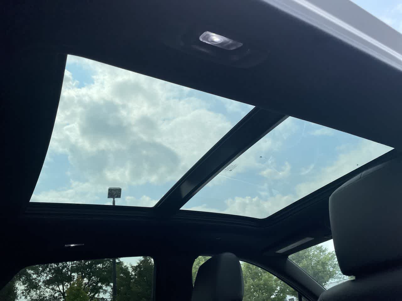 Vehicle image 21 of 42