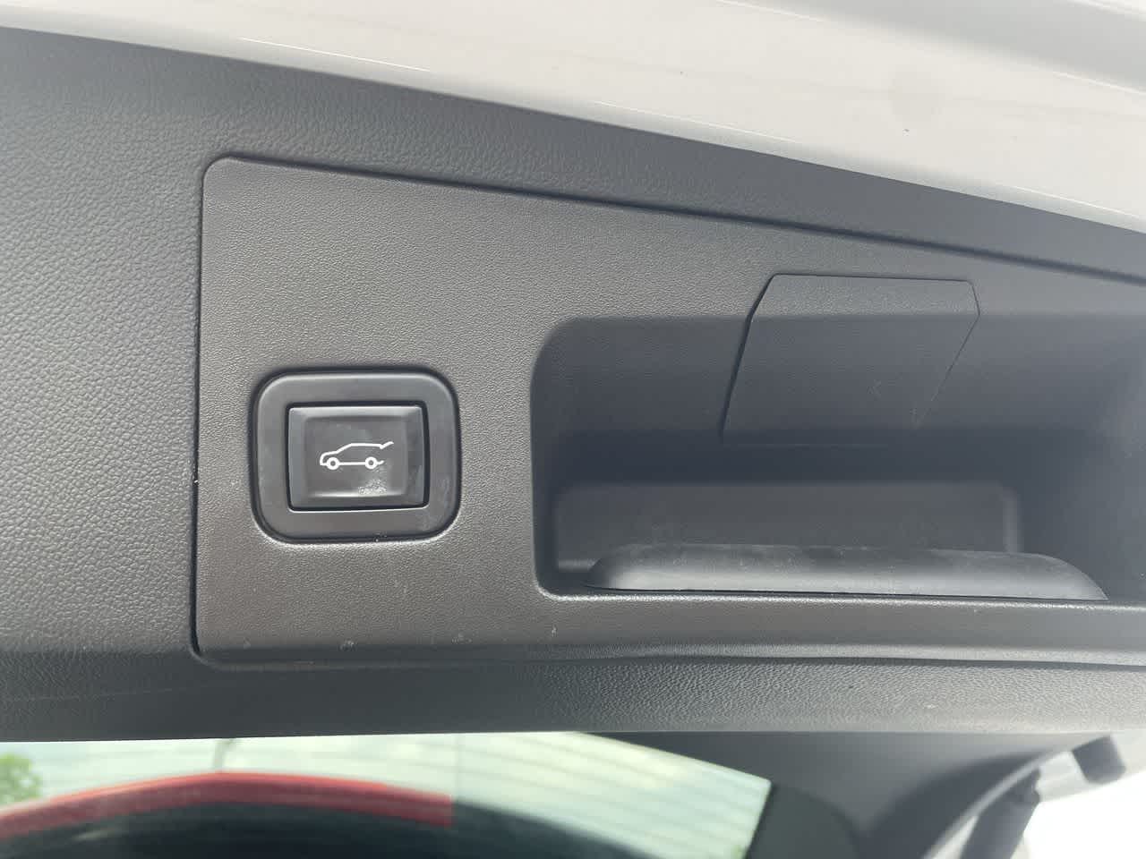 Vehicle image 18 of 42
