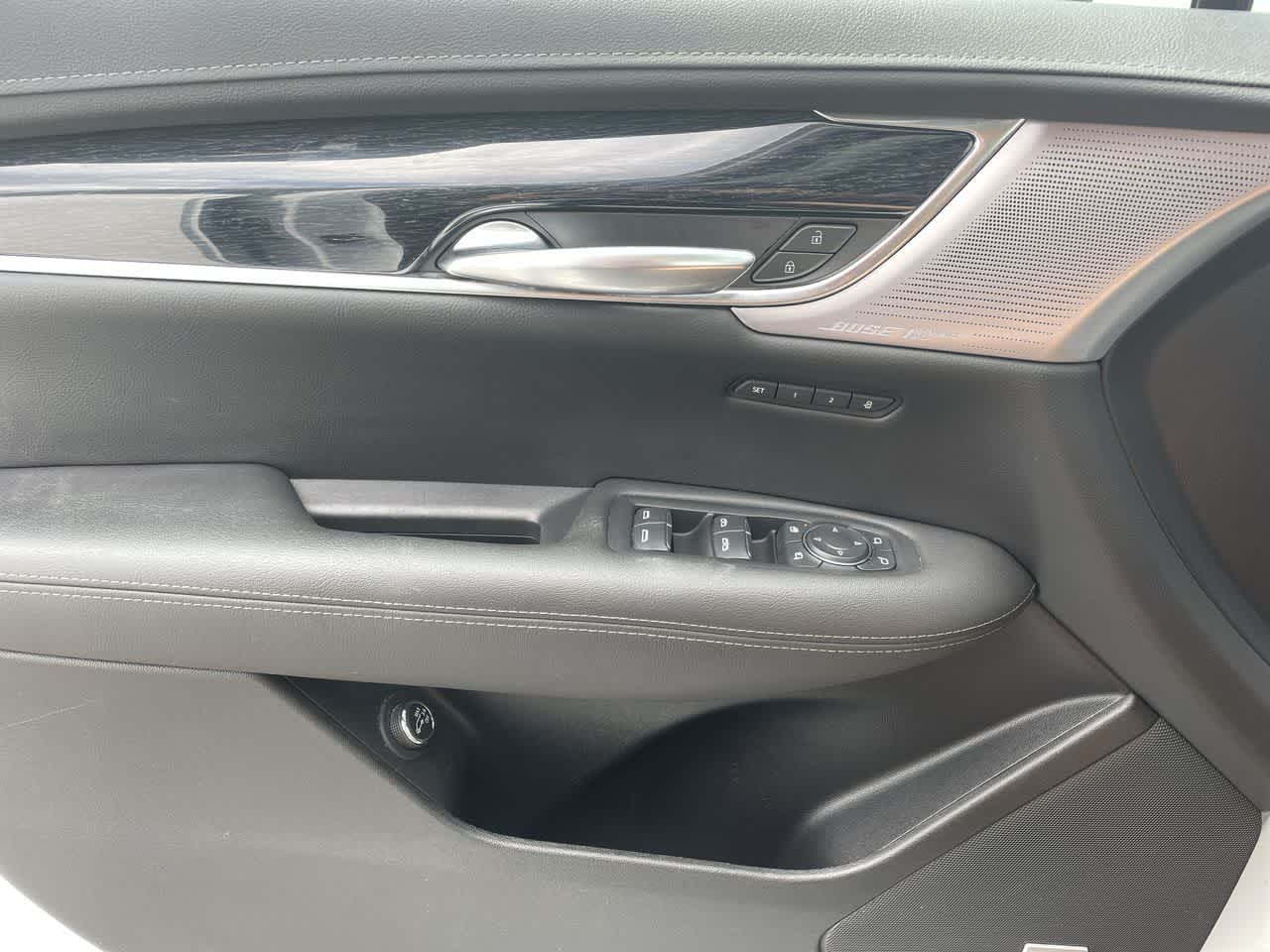 Vehicle image 34 of 42