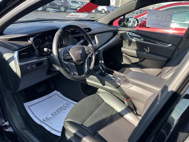 Vehicle image 9 of 32