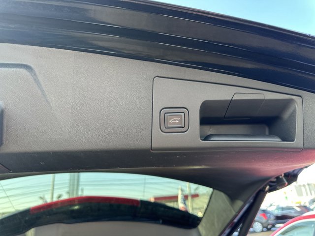 Vehicle image 25 of 32