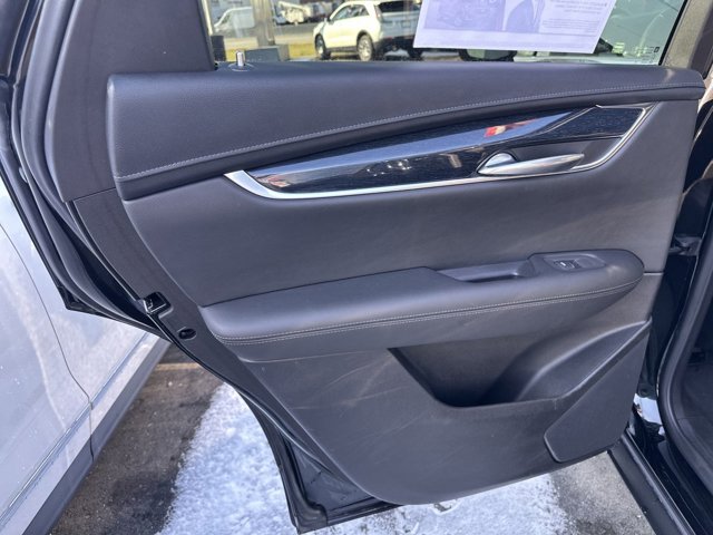 Vehicle image 23 of 32
