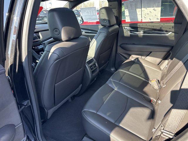Vehicle image 21 of 32