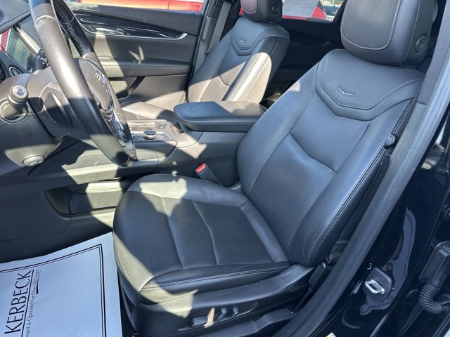 Vehicle image 10 of 32