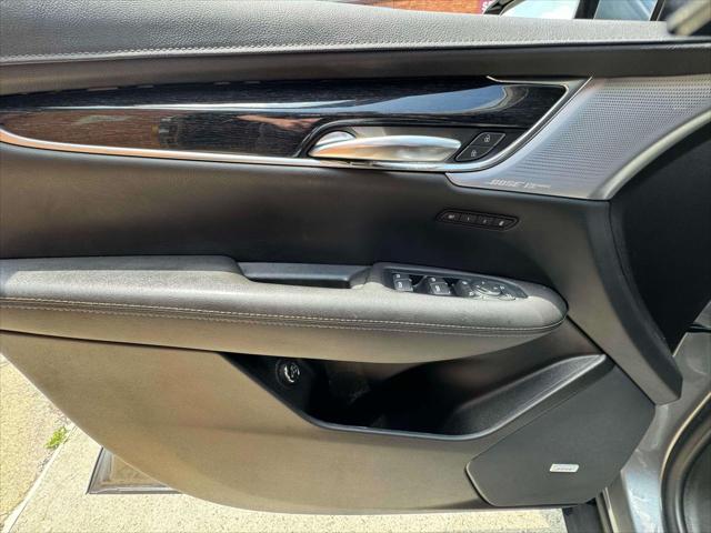 Vehicle image 14 of 27