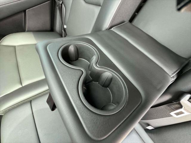 Vehicle image 13 of 27
