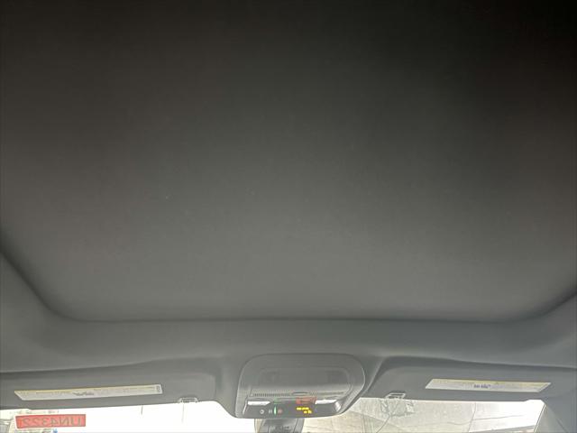 Vehicle image 15 of 27