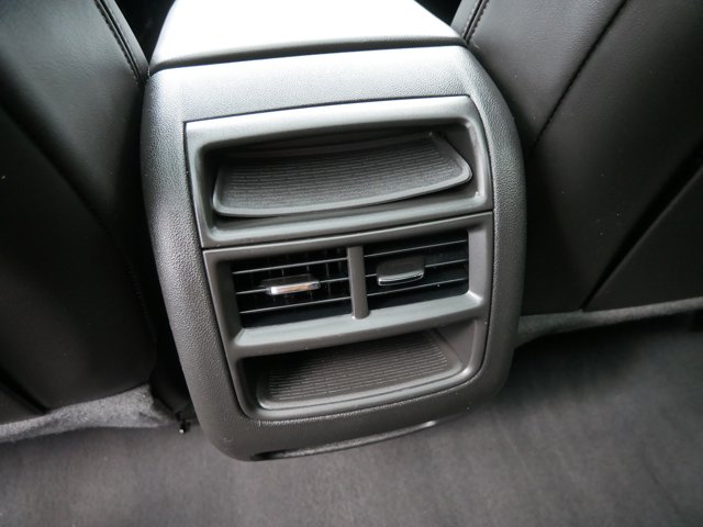 Vehicle image 21 of 33