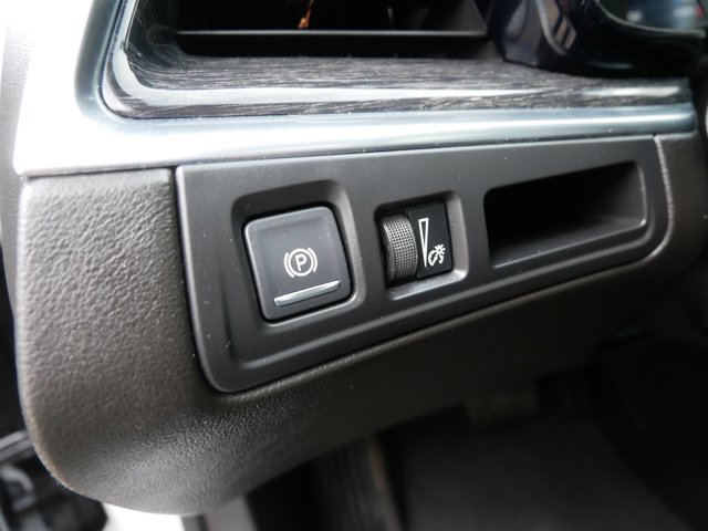 Vehicle image 19 of 33