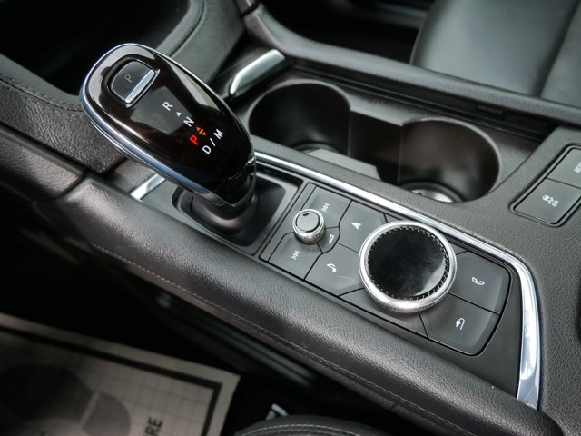 Vehicle image 28 of 33
