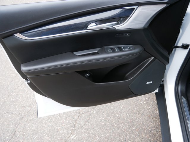 Vehicle image 14 of 33