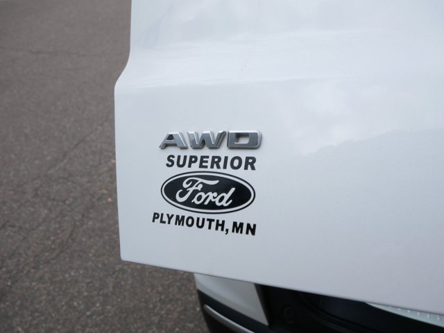 Vehicle image 10 of 33