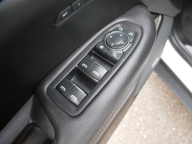 Vehicle image 15 of 33