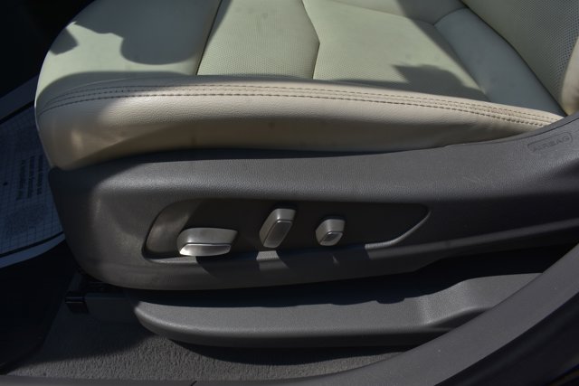 Vehicle image 16 of 31