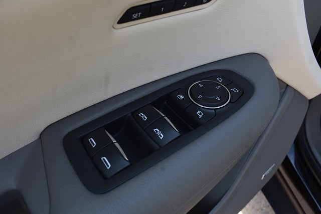 Vehicle image 15 of 31