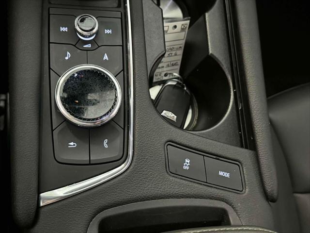 Vehicle image 28 of 30