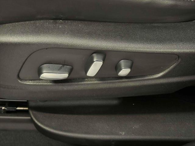 Vehicle image 19 of 30